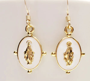 Guided Earrings (white or black)